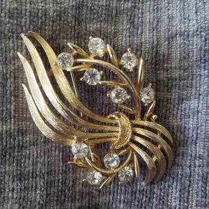 Pretty Lisner Pin Gold Toned Clear Stones Vintage